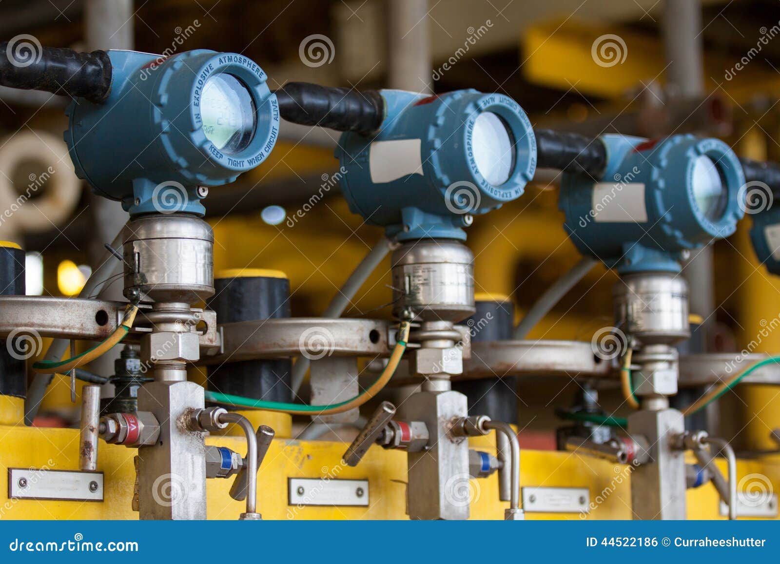 pressure transmitter in oil and gas process , send signal to controller and reading pressure in the system