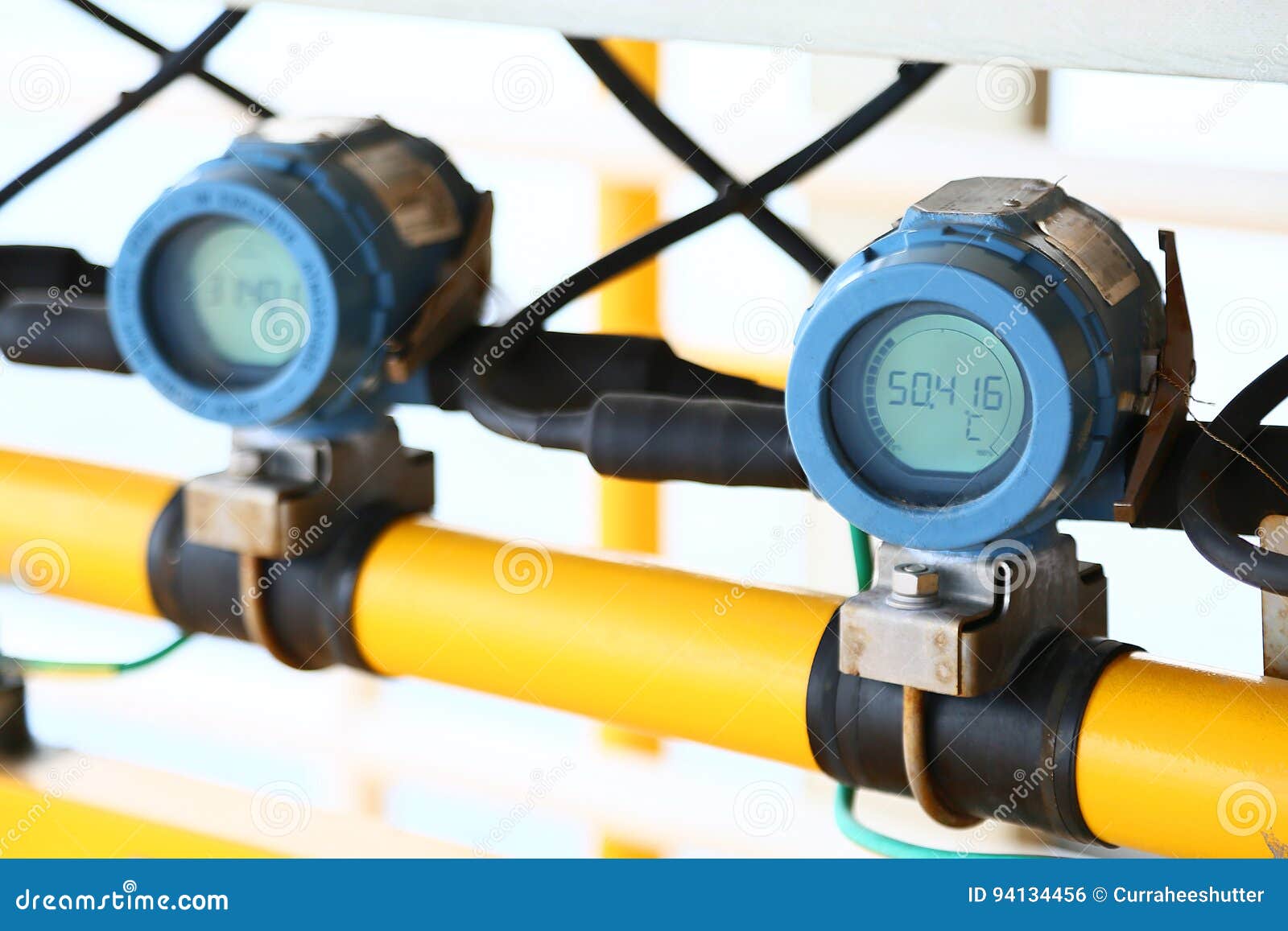 pressure transmitter in oil and gas process, send signal to controller and reading pressure in the system, electronic transducer