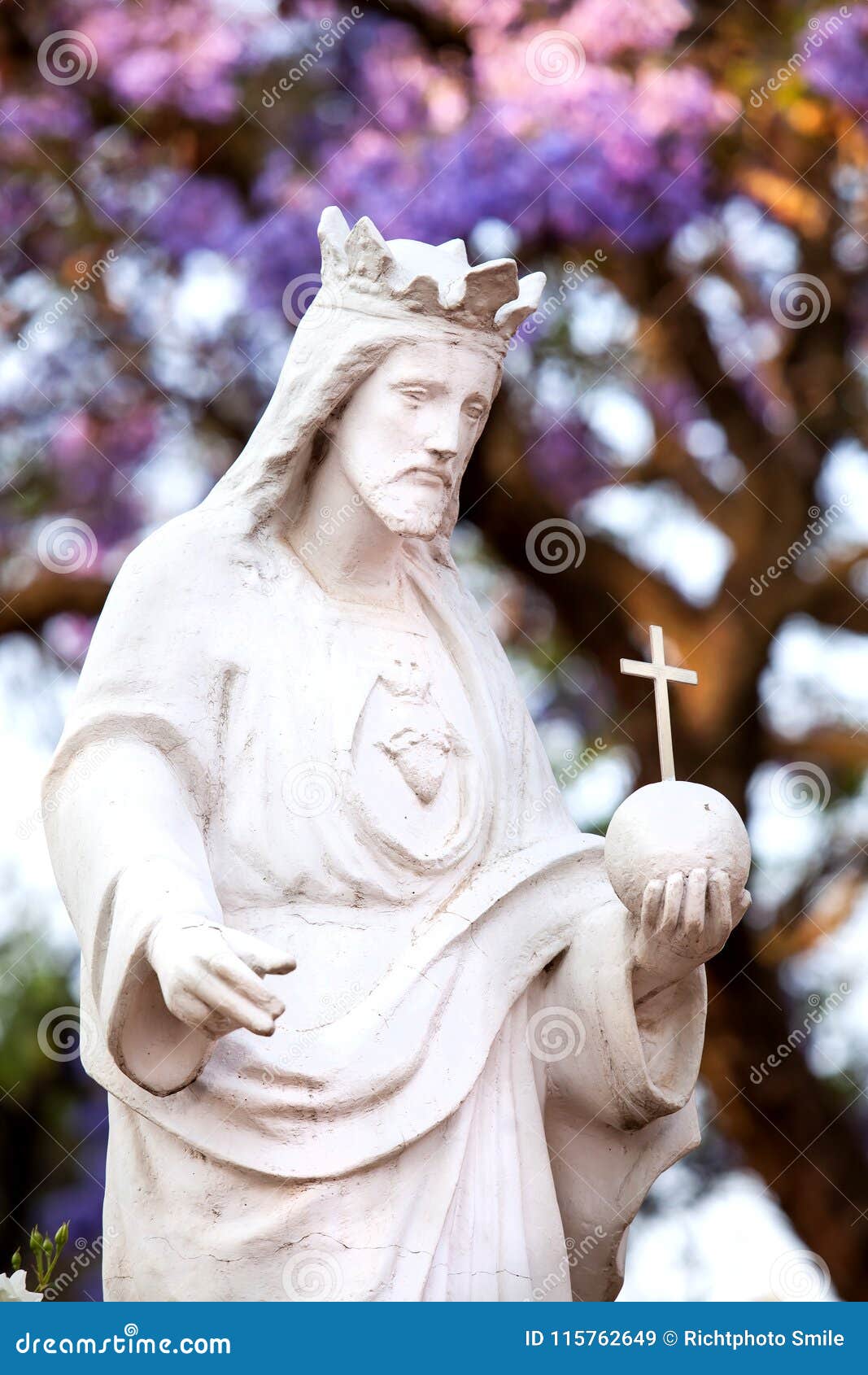 smiling jesus statue