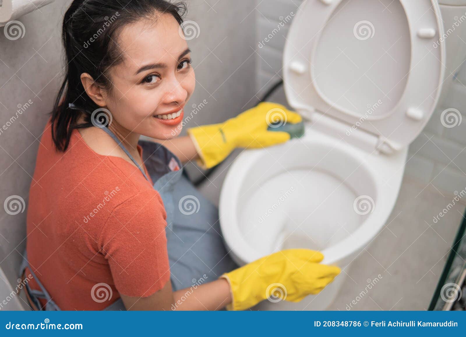 Girl Taking Shit In Toilet