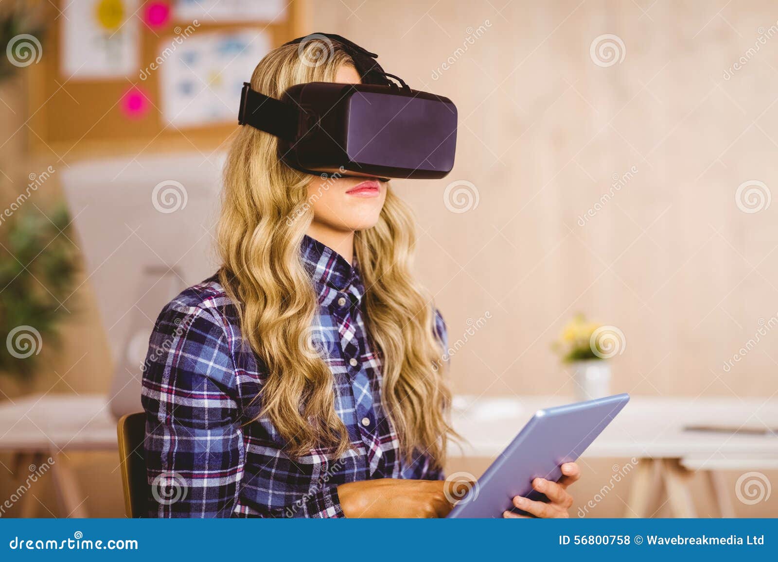 pretty casual worker using oculus rift