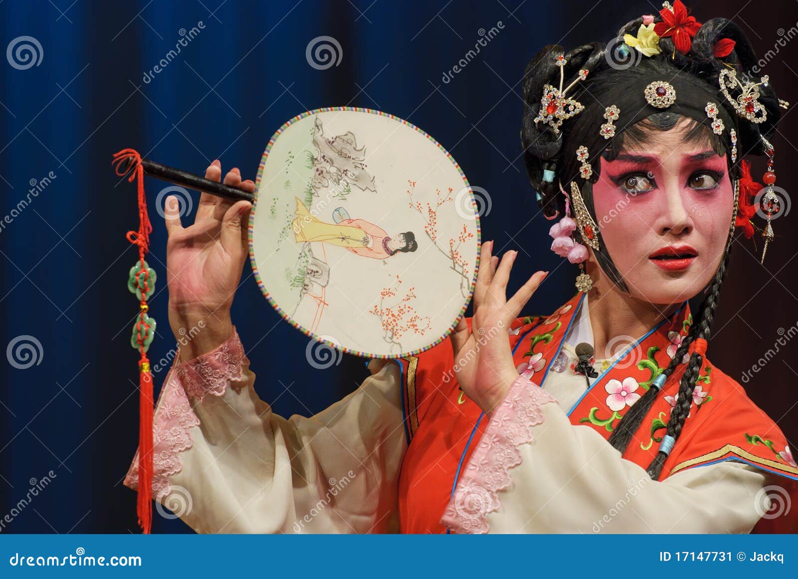 pretty chinese opera actress