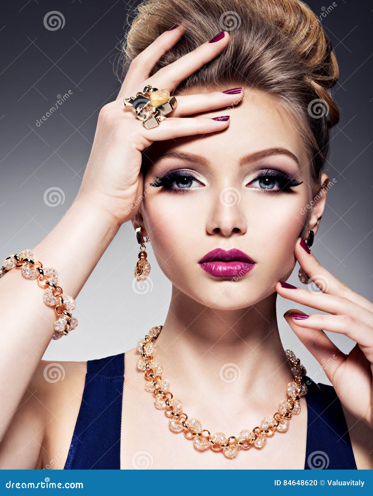 408,113 Beautiful Girl Jewelry Royalty-Free Images, Stock Photos & Pictures