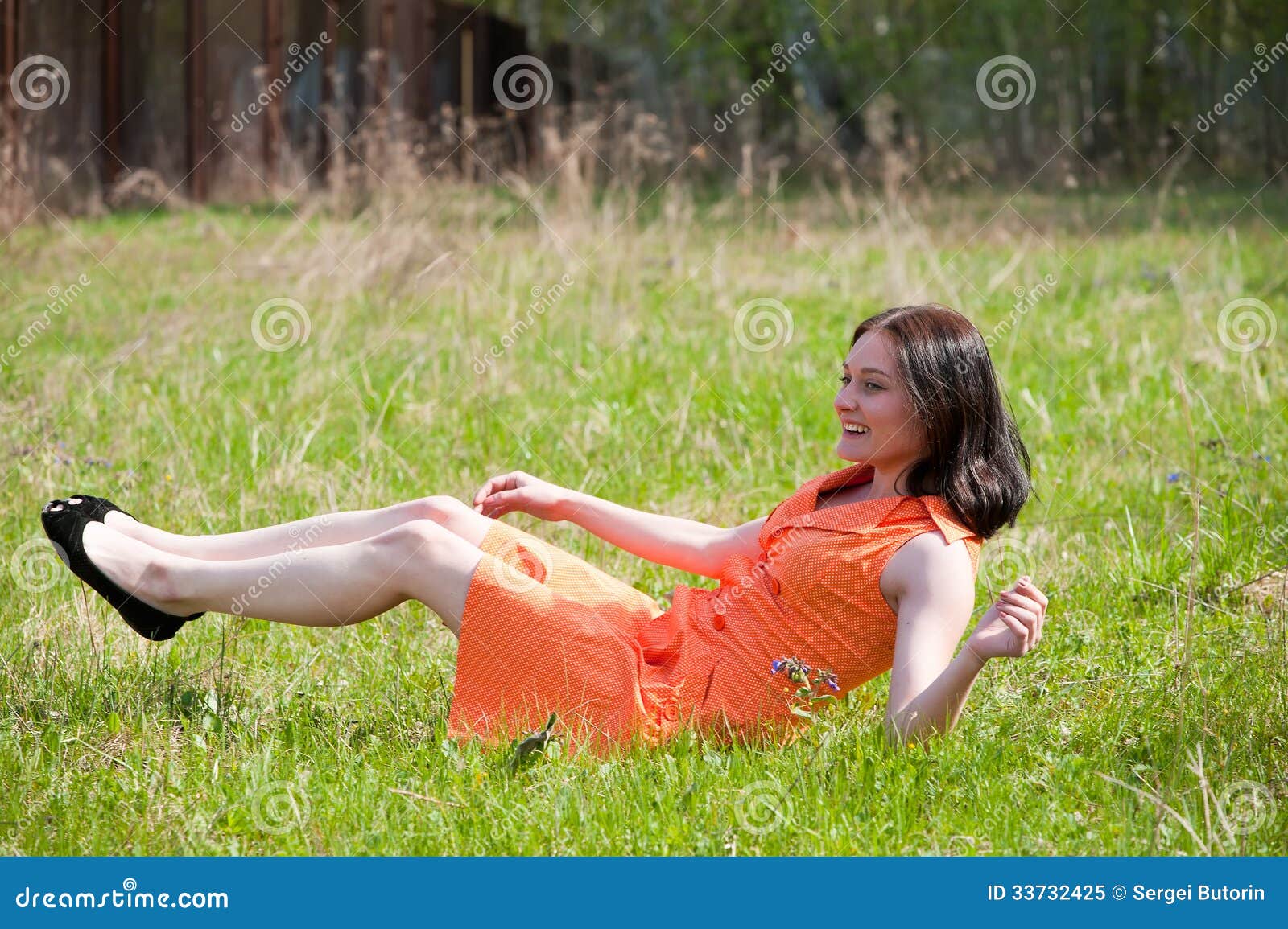 Pretty Girl Laying On Grass Stock Image Image Of Modern Happy 33732425