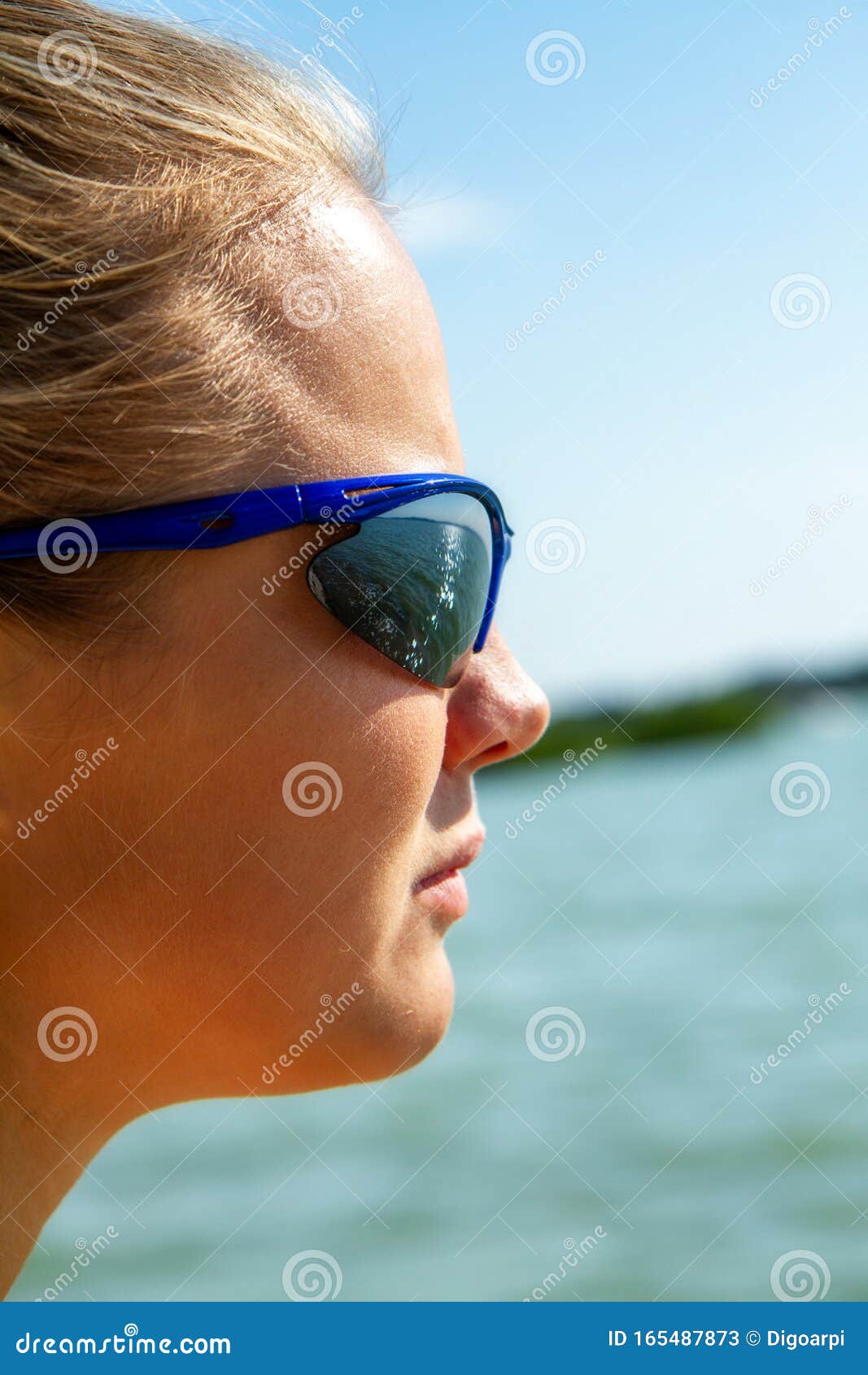 Pretty Girl With Sunglasses In Summertime In A Sunny Day Stock Image Image Of Joyful Modern
