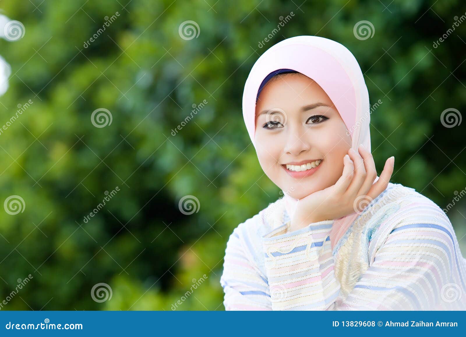 Pretty Muslim Girl Royalty Free Stock Photos - Image: 13829608