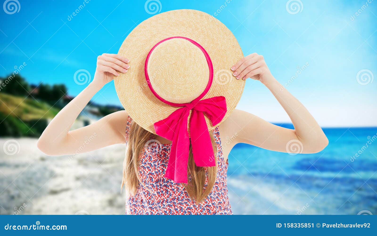 Pretty Slim Tan Blonde Stylish Woman In Straw Hat And Sunglasses