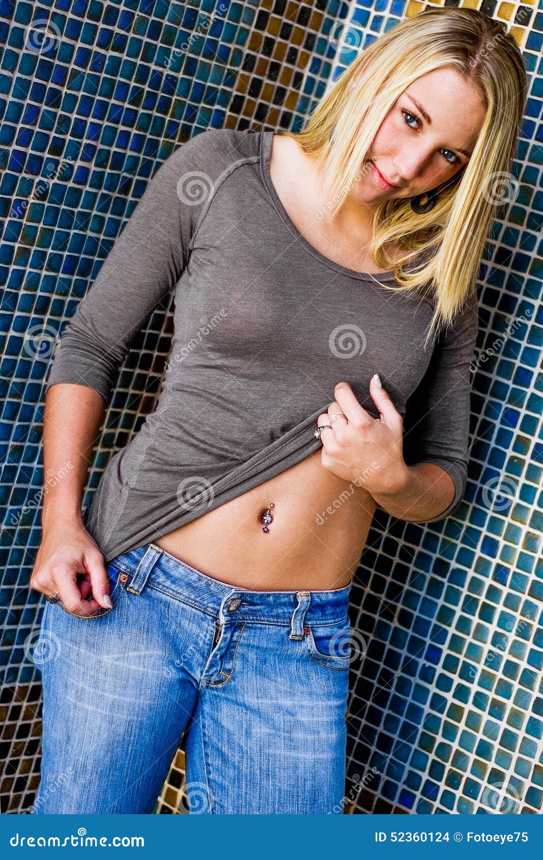 Teen Lifting Her Shirt