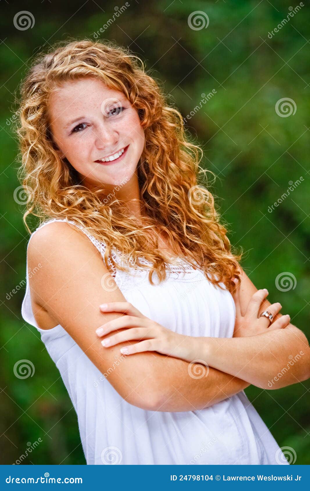 Blonde hair brown eyes female no arm