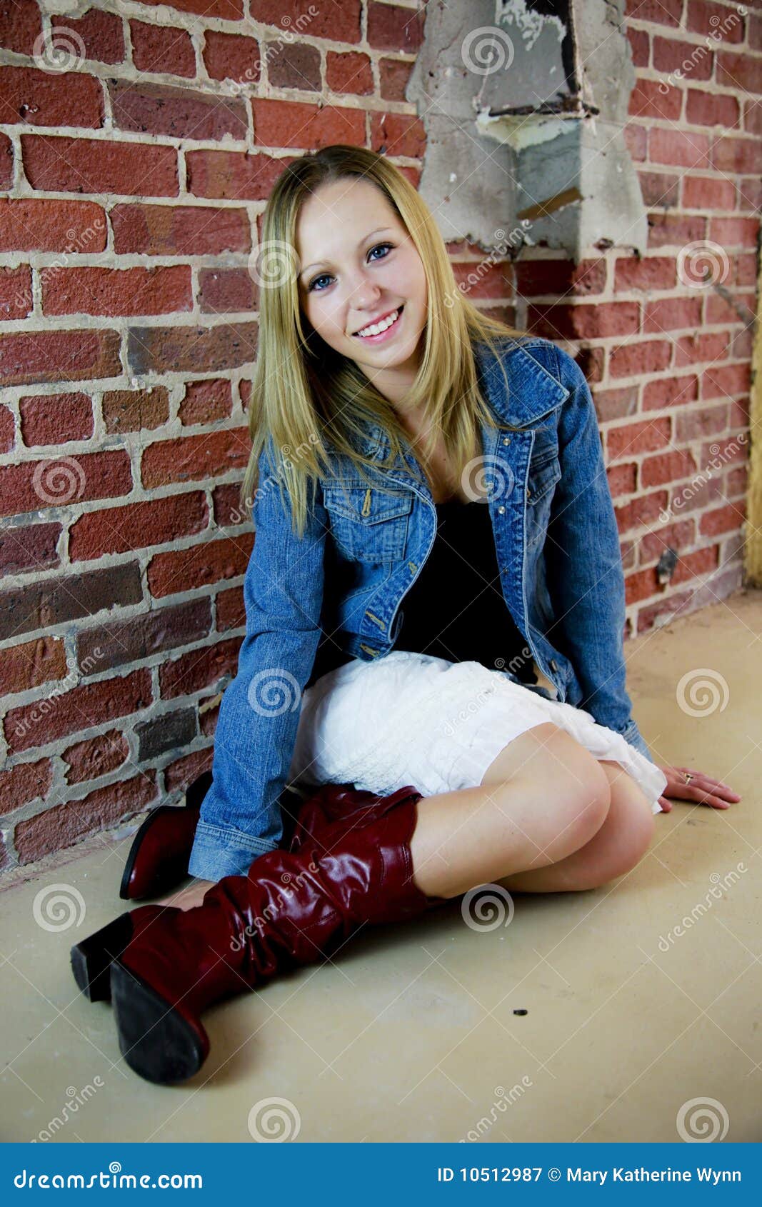 3,343 Boots Teenager Woman Stock Photos - Free & Royalty-Free Stock Photos  from Dreamstime