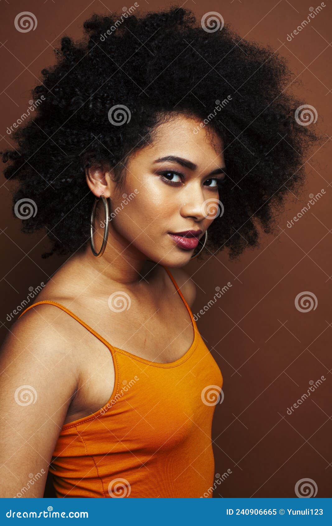 Curly hair  Fashion photography poses Photography poses women Portrait  photography