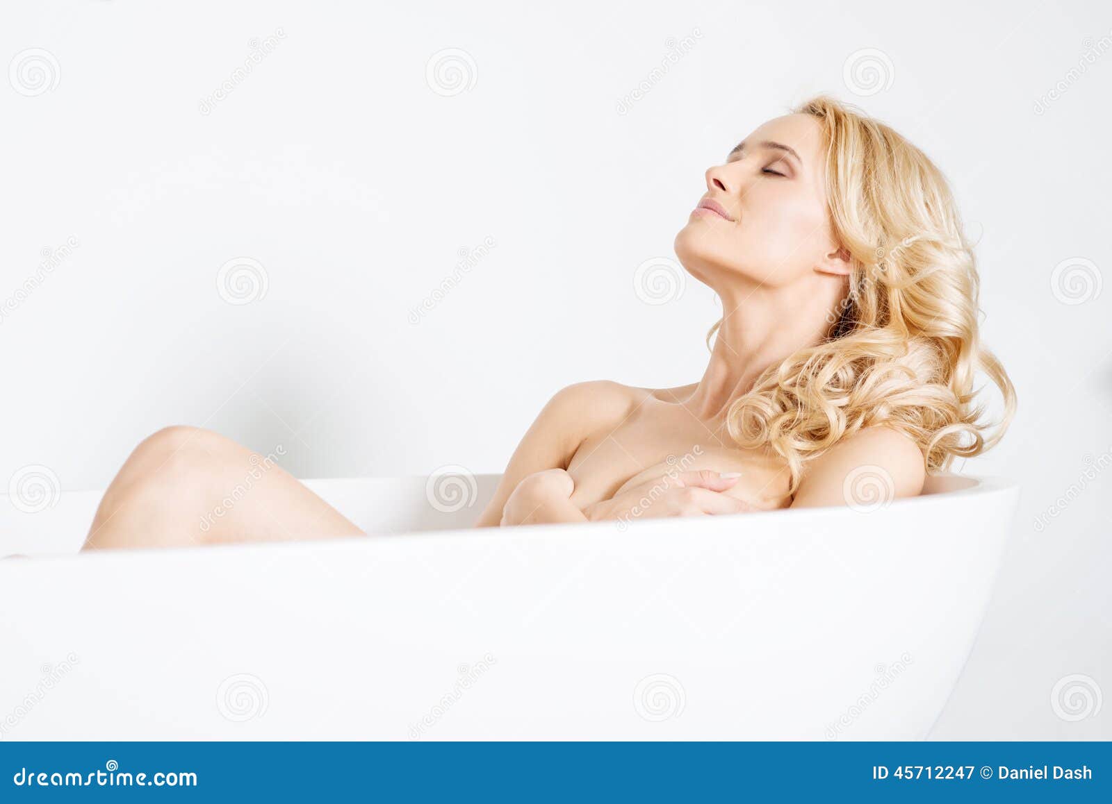 Girl Nude In Bathtub