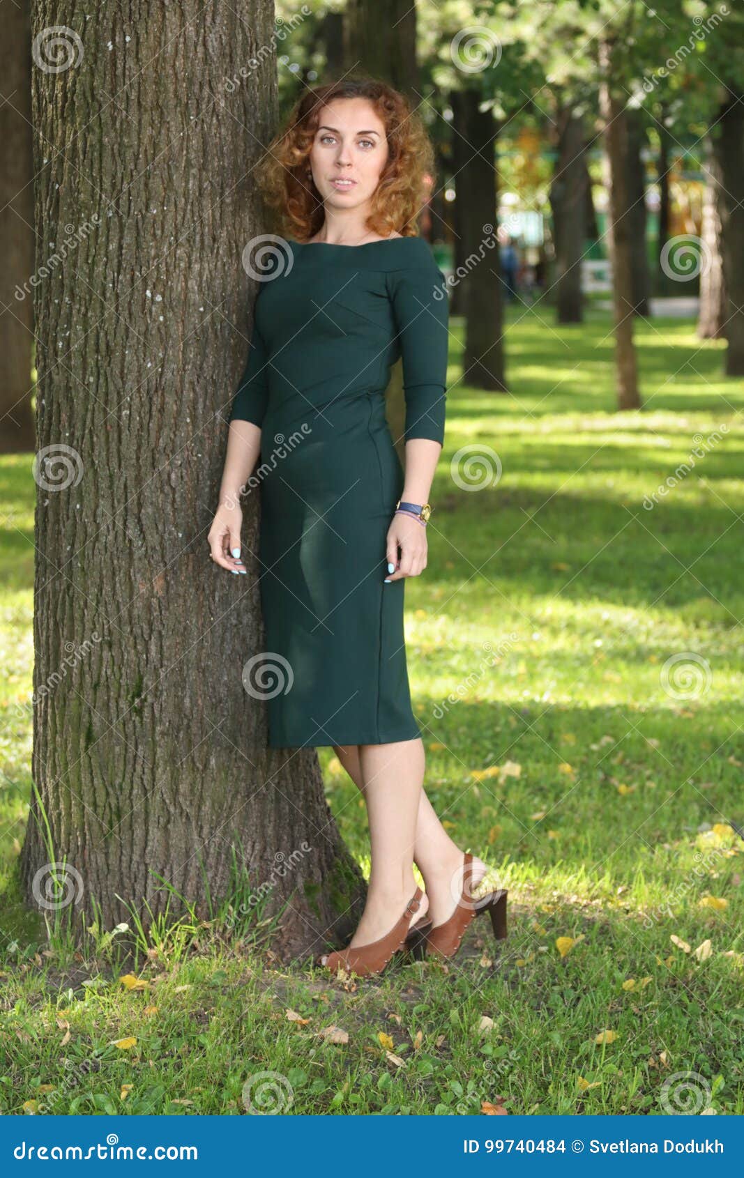 Woman standing near tree at daytime photo – Free Apparel Image on Unsplash