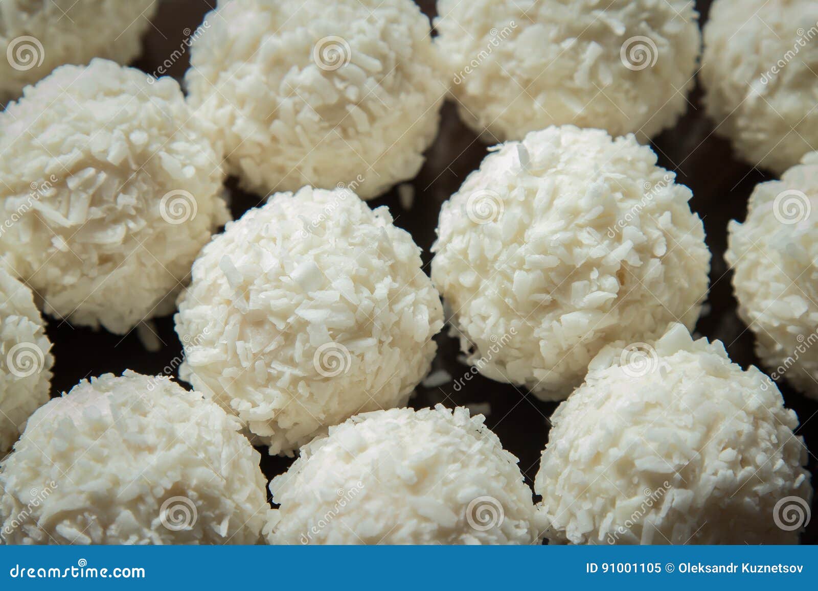 Primer Blanco Dulce De Los Candyes Del Coco Imagen de archivo - Imagen de  llenado, torta: 91001105