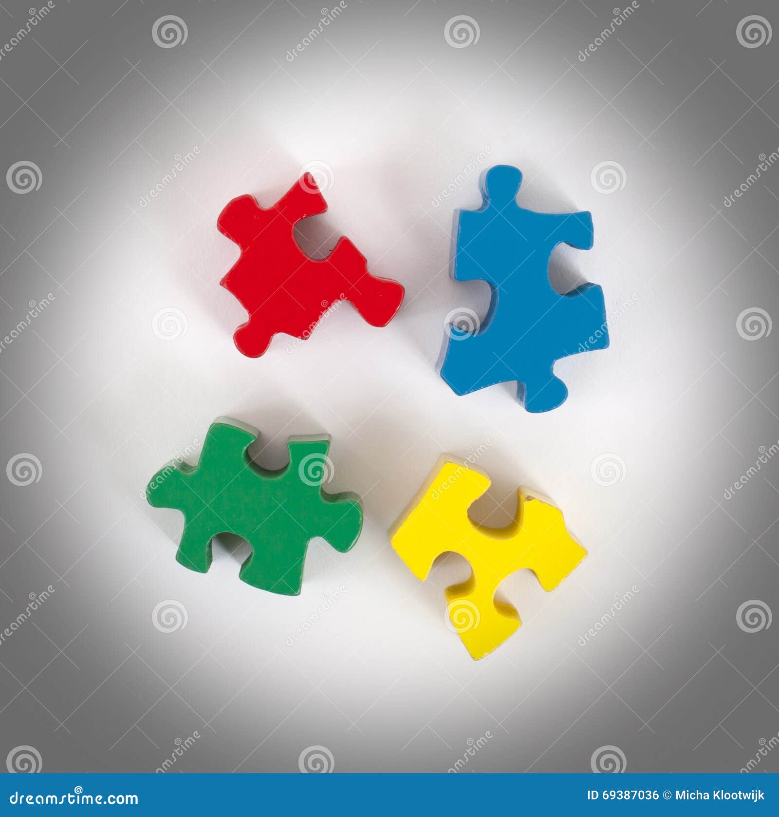 Primer De 4 Pedazos Grandes Del Rompecabezas Foto de archivo Imagen