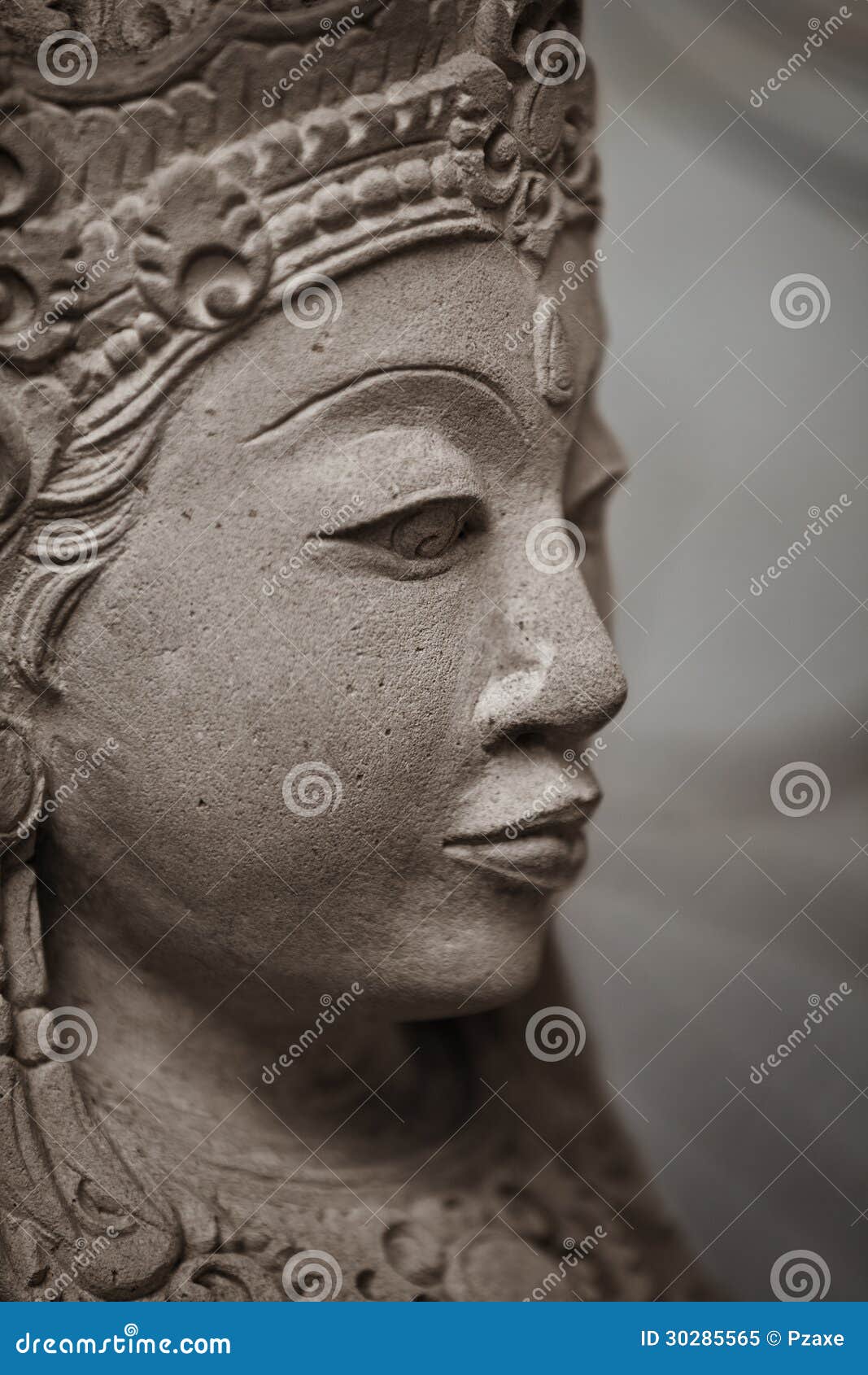 Stone woman. Девушка с каменным лицом. Скульптура Индонезии Девы. Индонезия Богини. Каменная женщина фото.