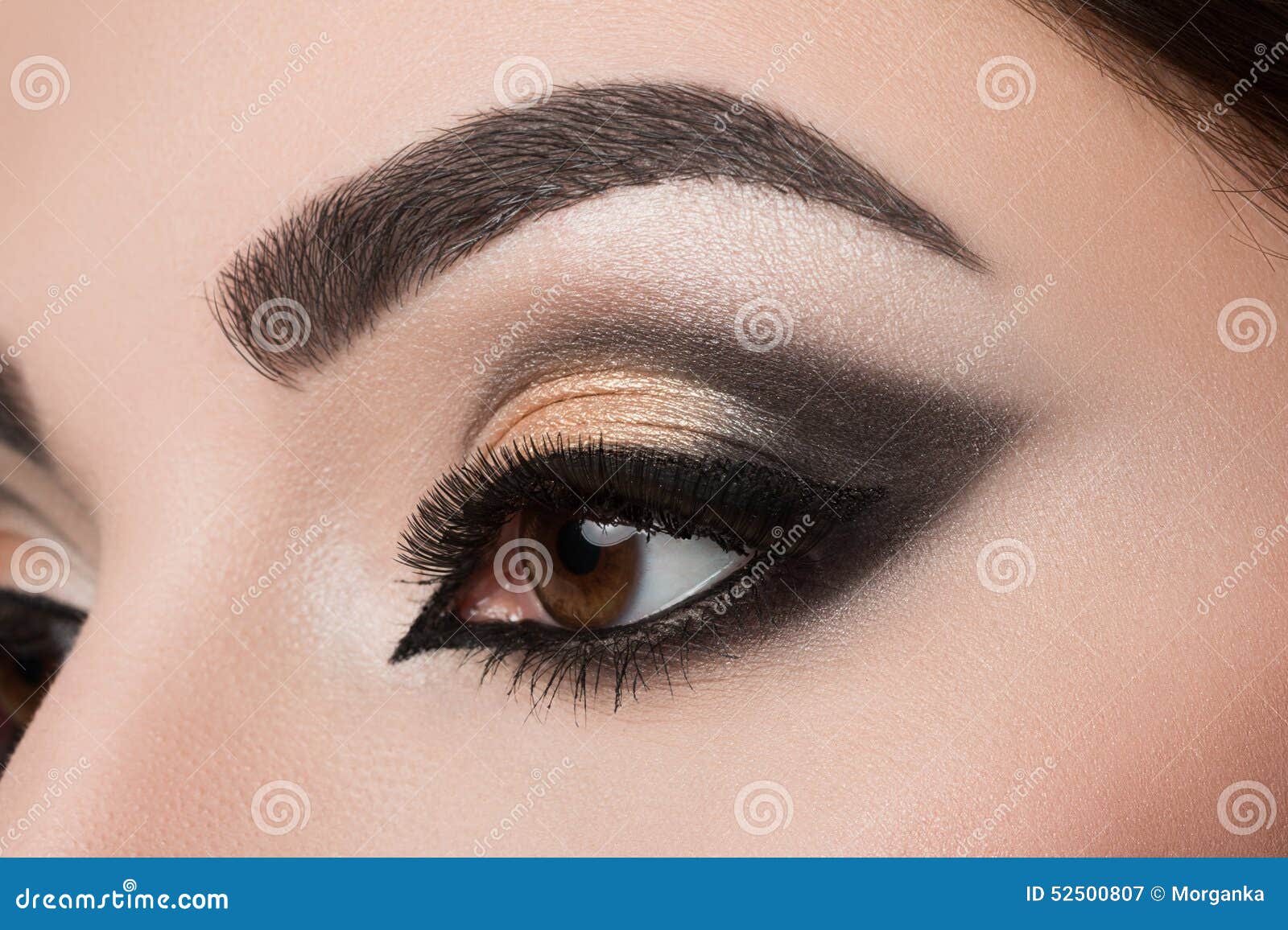 Primer Del Ojo De La Mujer Con Maquillaje árabe Imagen de archivo - Imagen  de atractivo, primer: 52500807