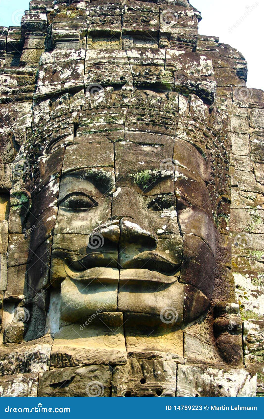 Primo piano del fronte di Bayon. Il fronte della pietra del re ha intagliato al bayon del tempiale nel wat Cambogia di angkor