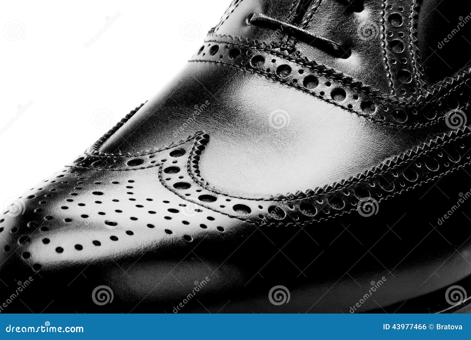 Primo Piano Delle Scarpe Di Cuoio Degli Uomini Fotografia Stock - Immagine  di commercio, merletti: 43977466