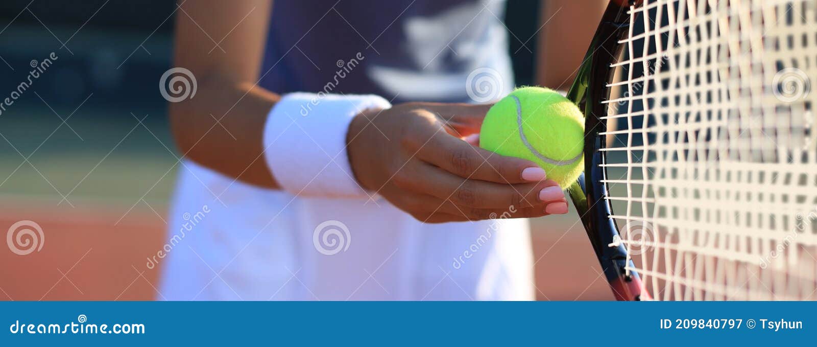 Un Colpo A Effetto Del Tennista Primo Piano Di Un Tennista Che Colpisce La Palla Con Una Racchetta