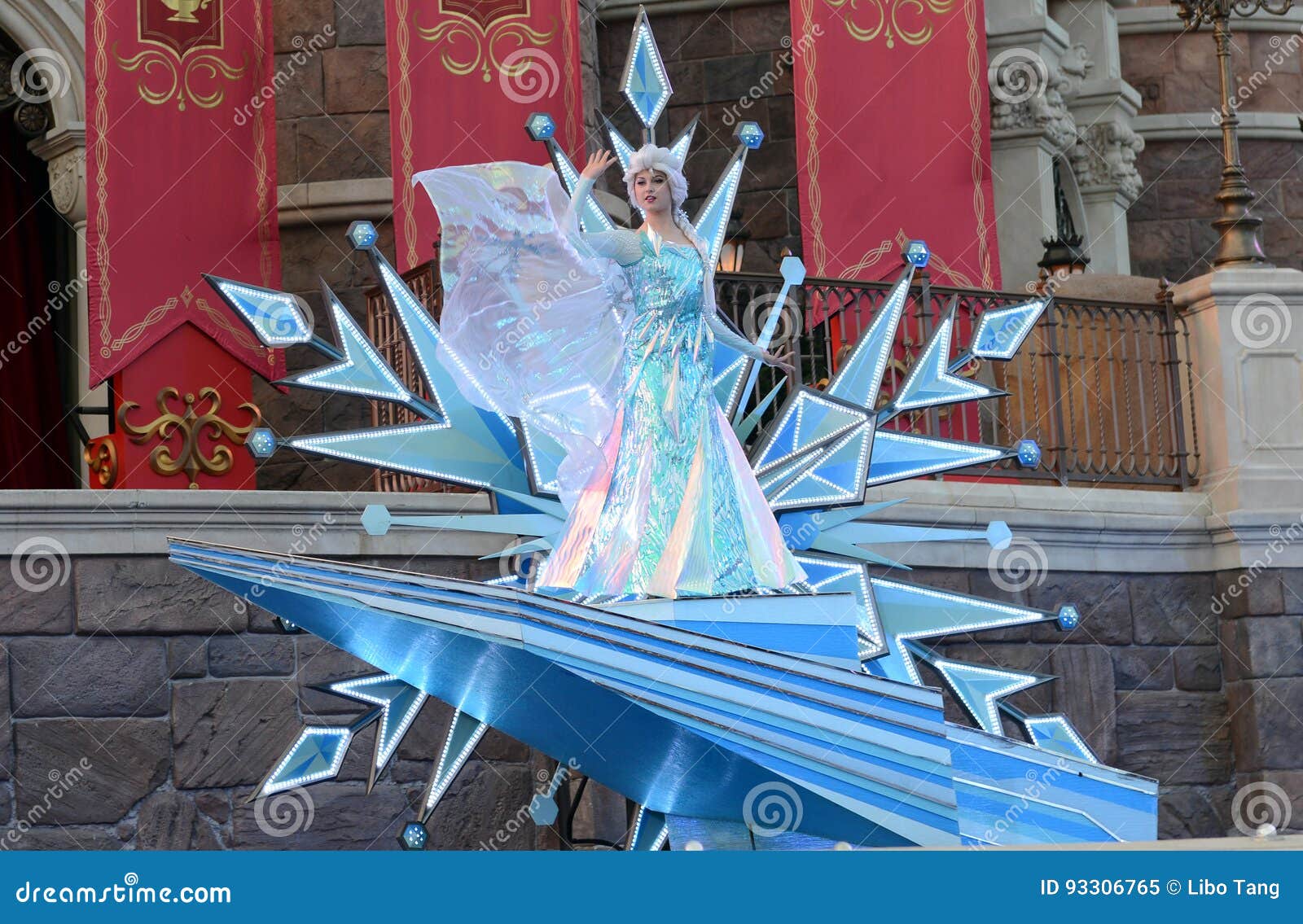 Disney Frozen Princesa Elsa Imagen editorial - Imagen de disneyland,  festivo: 93306765, image size:1600x1135