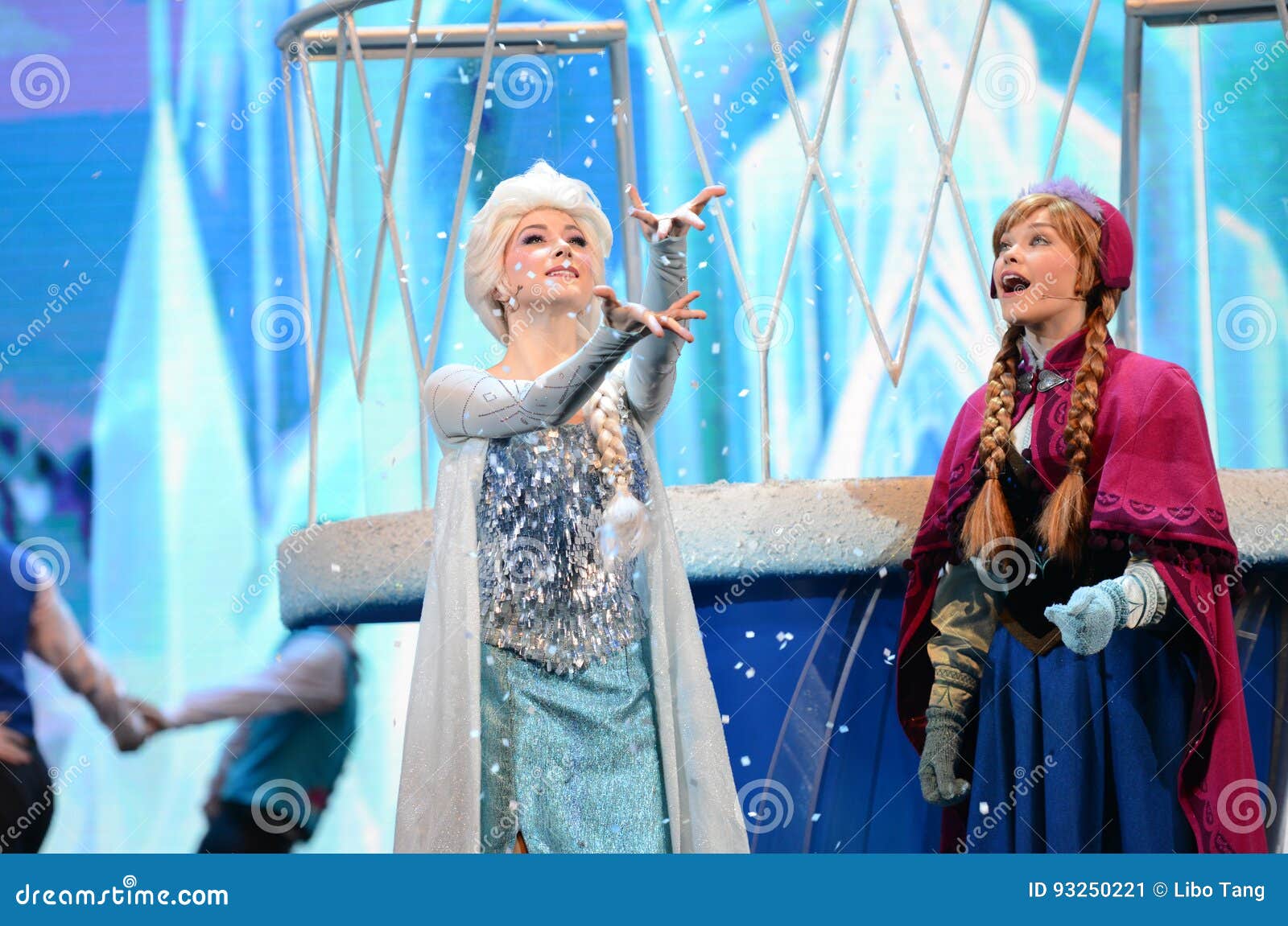 Disney Frozen Princesa Elsa Y Anna Foto editorial - Imagen de parque,  shangai: 93250221, image size:1600x1151