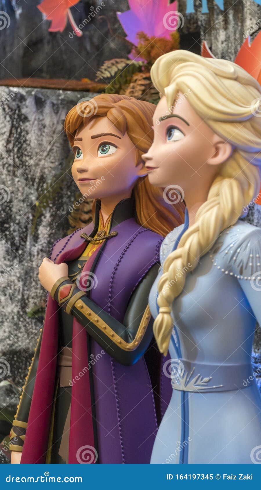 excuus Umeki Mantsjoerije Princess Elsa and Anna from Frozen 2 Magical Journey. this Event is a  Promotion for New Disney Blockbuster Movie Editorial Image - Image of  child, magical: 164197345