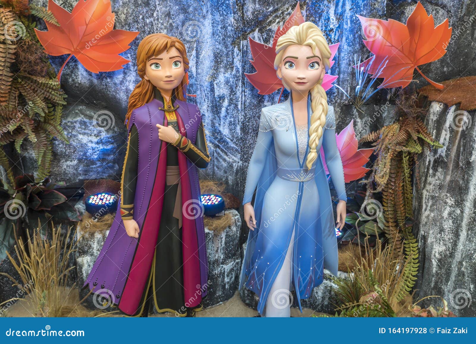 Princess Elsa En Anna Van Frozen 2 Magical Journey Dit Evenement is Een Voor Een Nieuwe Disney Blockbuster-film Redactionele Stock Foto - Image of meisje, chris: 164197928