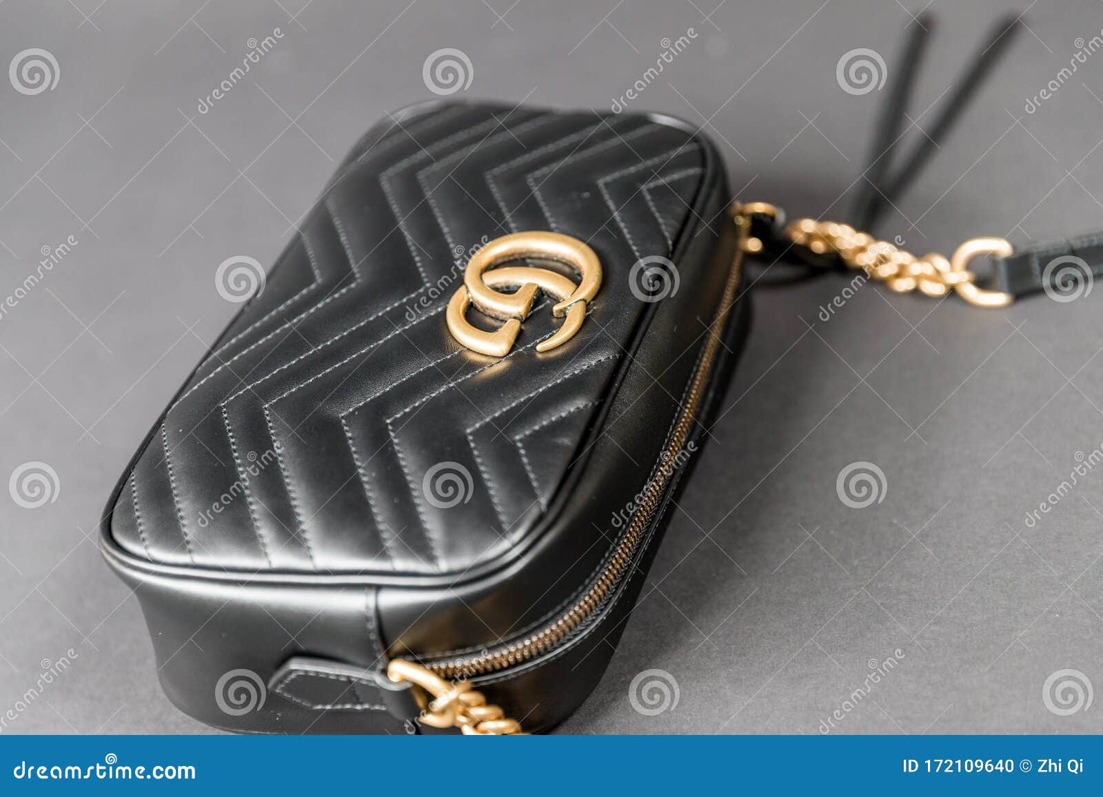GG Marmont Small Matelasse Shoulder Bag Editorial Image - Image of gucci, italy: 172109640