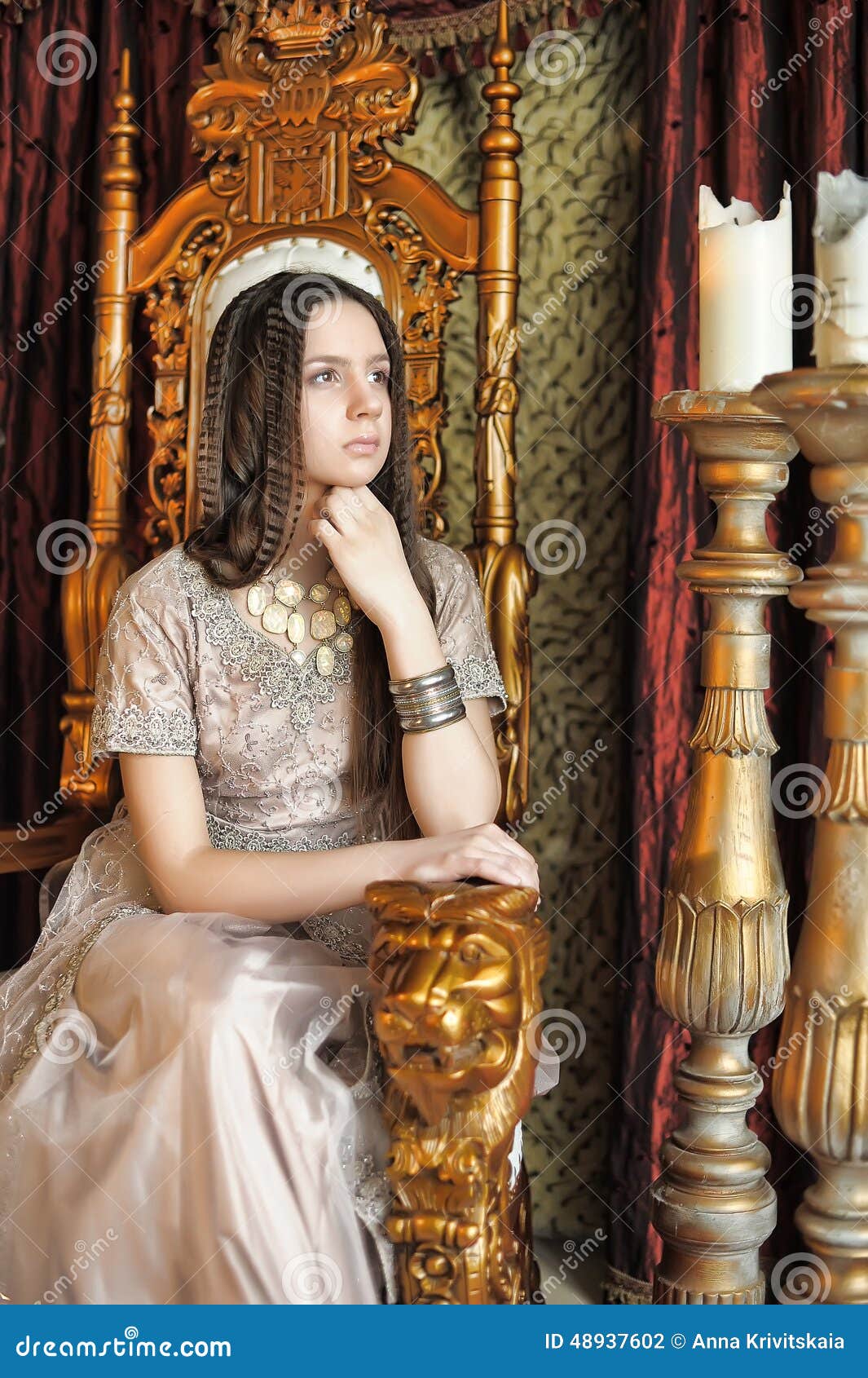 Принцесса руки. Принцесса на троне. Молодая принцесса на троне. Принцесса на троне фотосессия. Юная принцесса на троне.