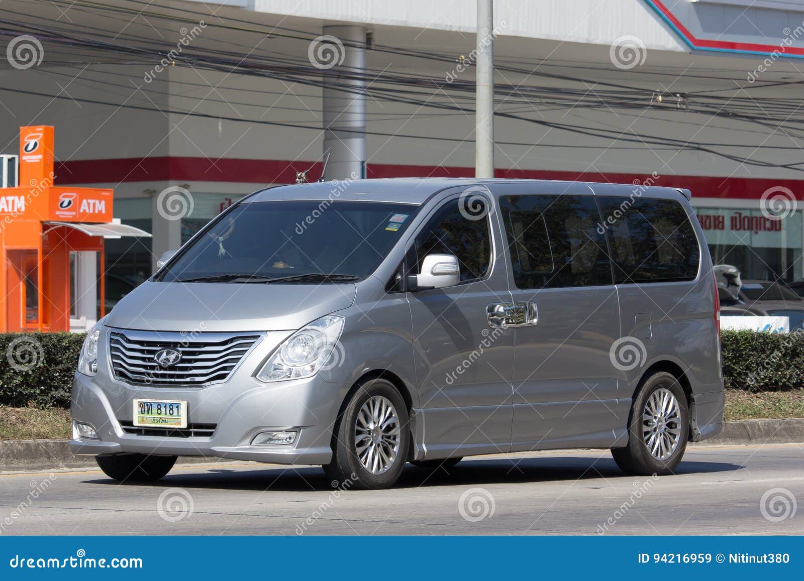 hyundai luxury van