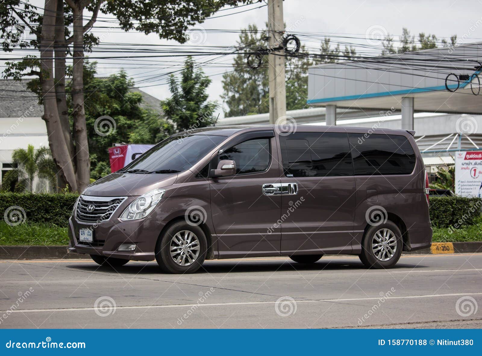 hyundai luxury van