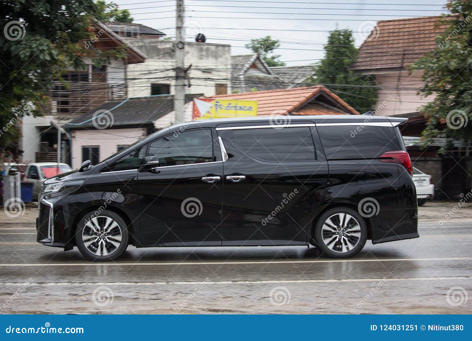 toyota alphard luxury van