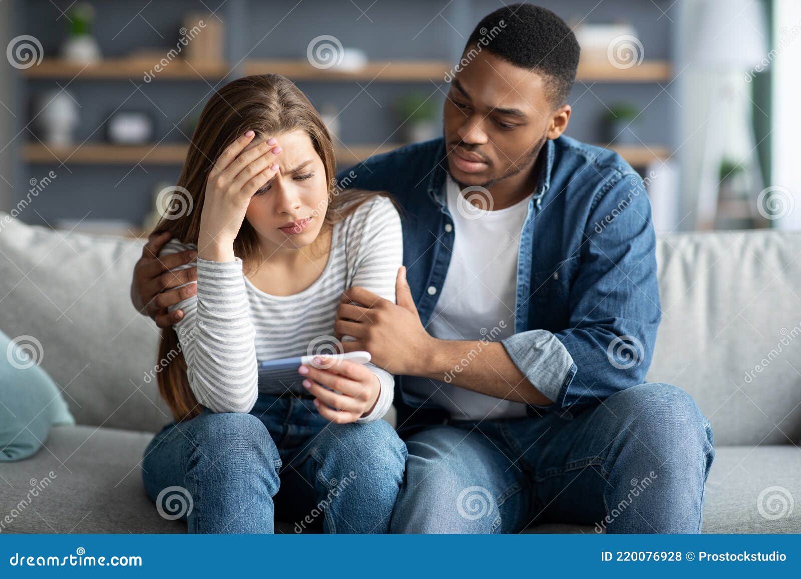 Problemas De Infertilidad. Retrato De Pareja Interracial Disgustada Mirando Negativo Test De Embarazo Foto de archivo - Imagen de paternidad, novia: 220076928 Problemas De Infertilidad. Retrato De Pareja Interracial Disgustada Mirando Negativo Test De Embarazo Foto de archivo - Imagen de paternidad, novia: 220076928