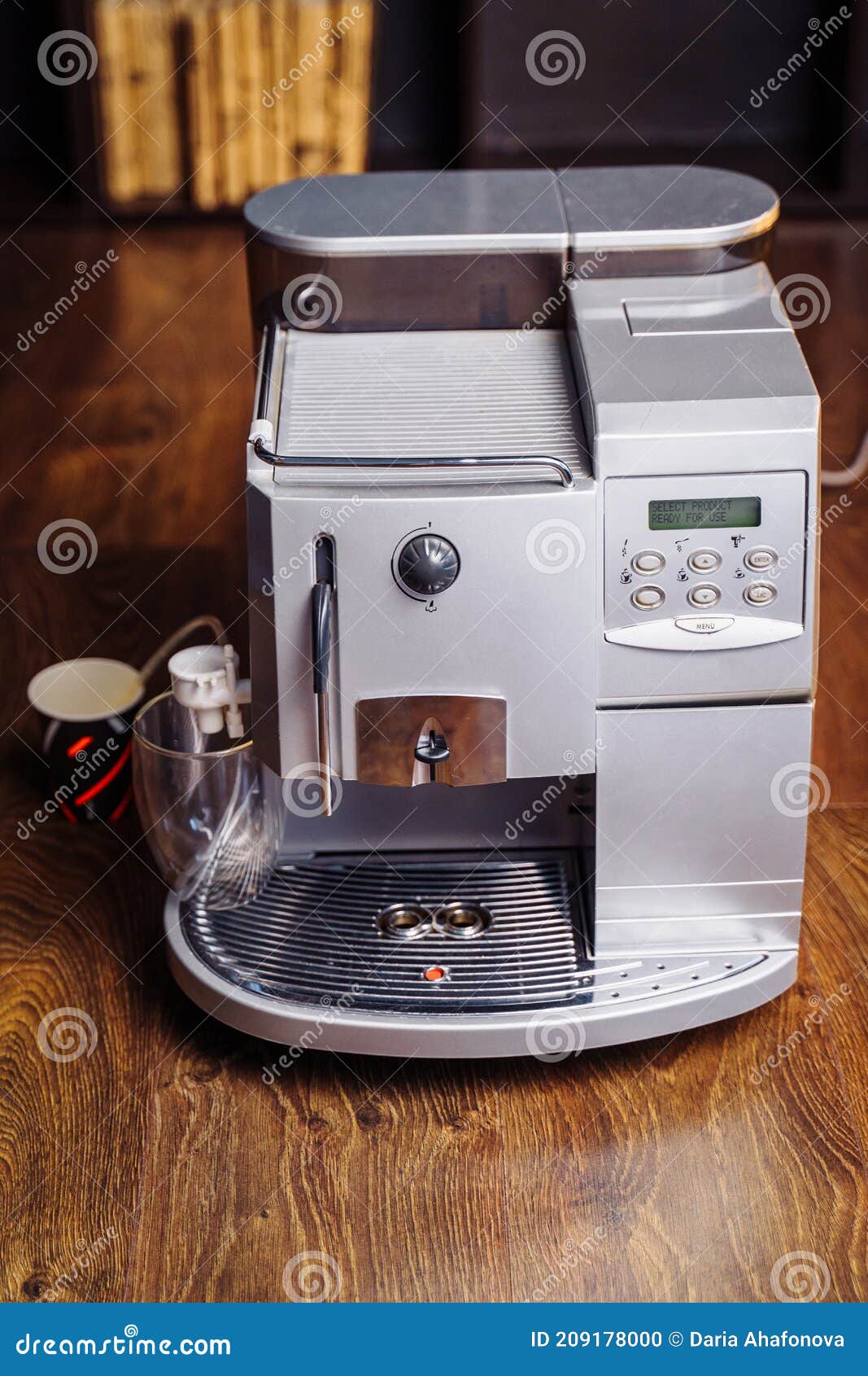 https://thumbs.dreamstime.com/z/proc%C3%A9d%C3%A9-de-pr%C3%A9paration-la-mousse-lait-pour-le-chauffage-et-fouettage-du-cappuccino-machine-fouet-caf%C3%A9-concept-petite-209178000.jpg