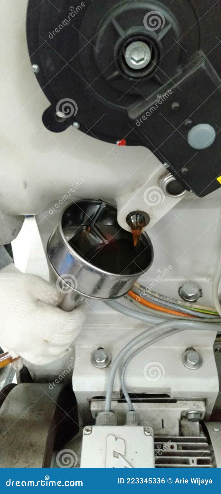 The Process of Changing Hydraulic Oil that is Not Safe Using Level 1