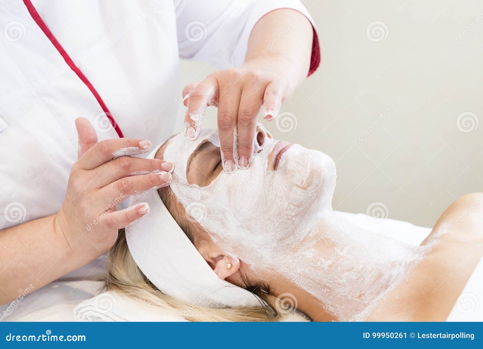 Process Cosmetic Mask Of Massage And Facials Stock Image Image Of Lovely Healthy 99950261