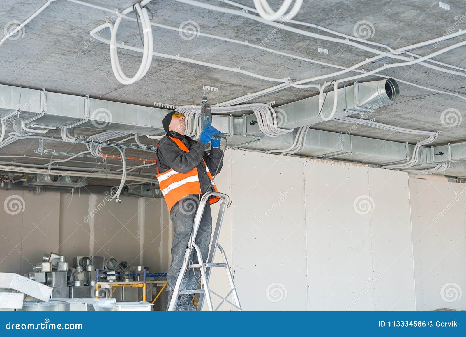 The Process of Installing Mounting Clips for a Corrugated Wire W Stock
