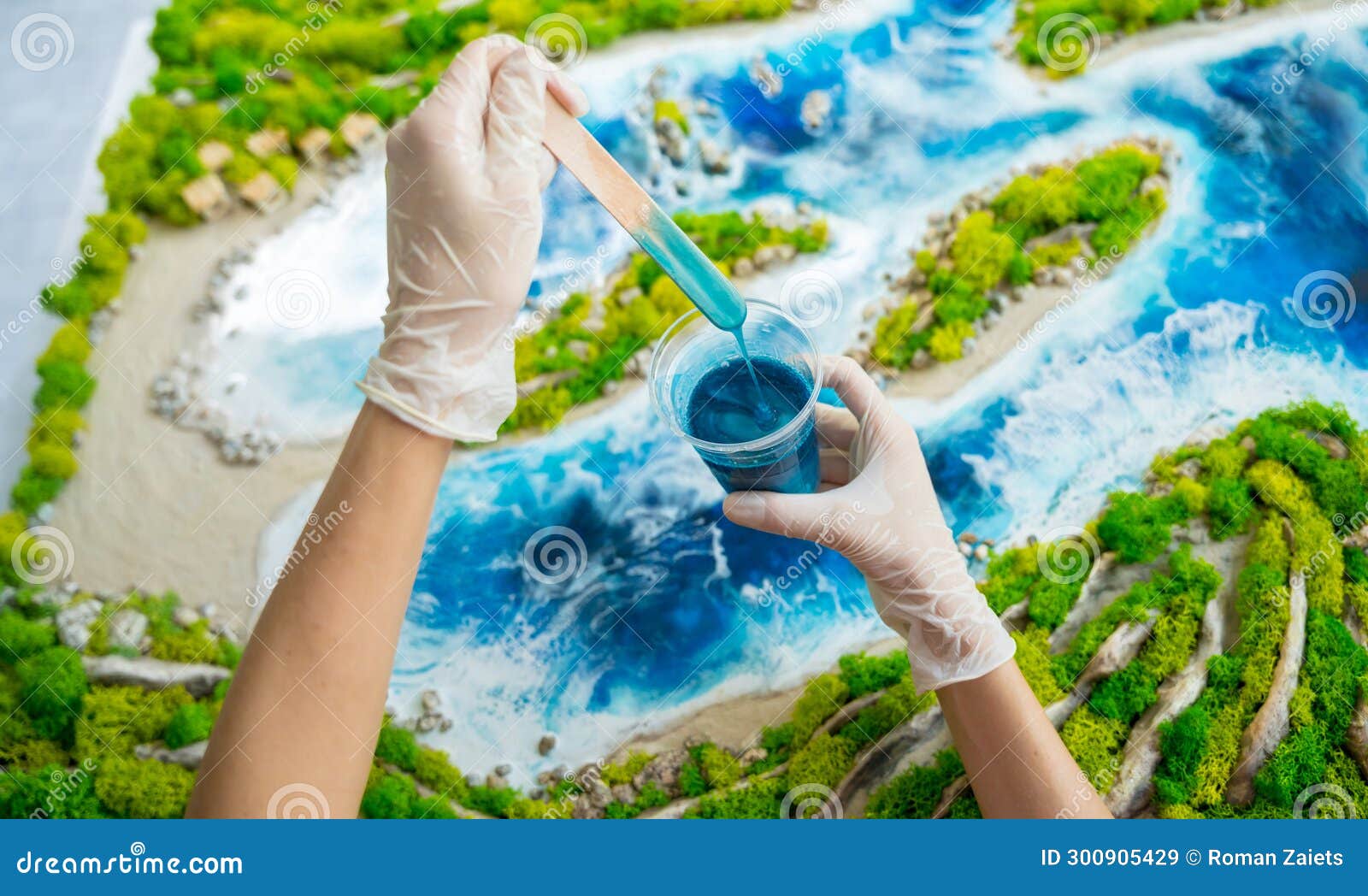The Process of Making the Art Decor of Epoxy Resin, Natural Stones and