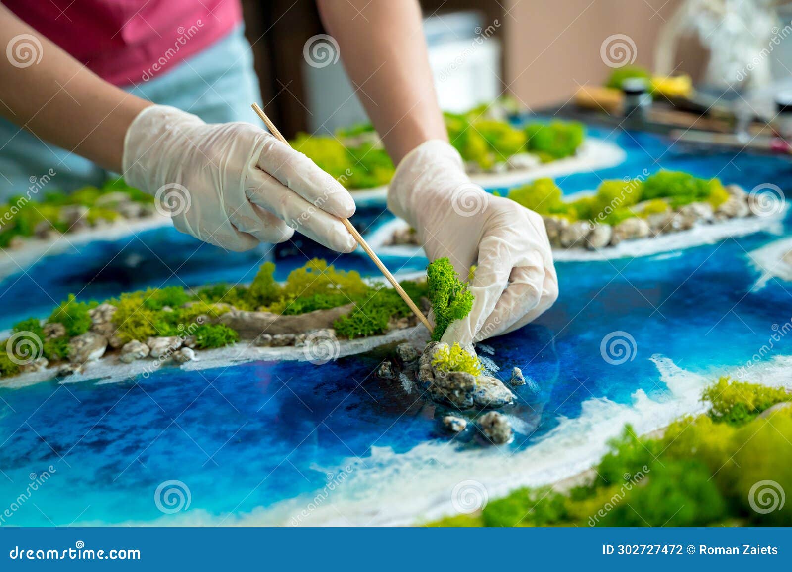 The Process of Making the Art Decor of Epoxy Resin, Natural Stones and