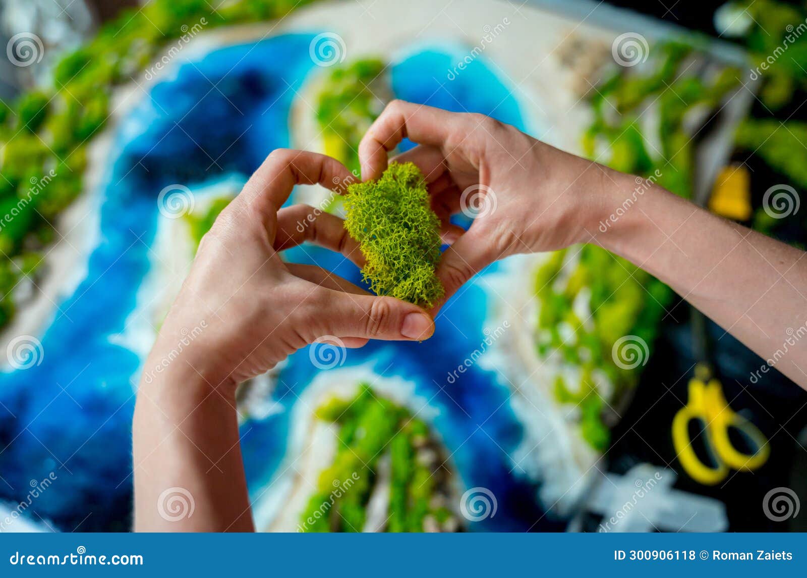 The Process of Making the Art Decor of Epoxy Resin, Natural Stones and