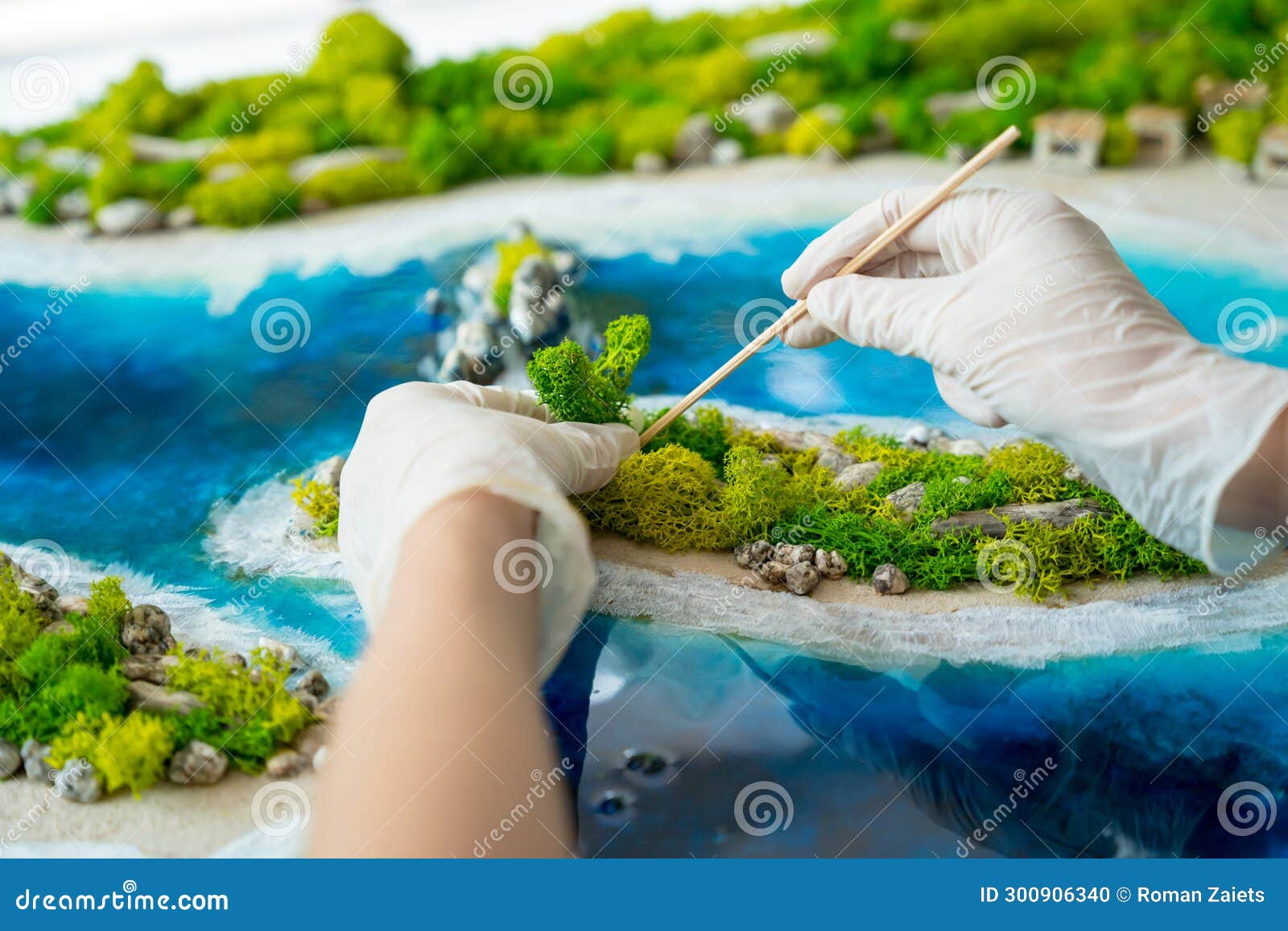 The Process of Making the Art Decor of Epoxy Resin, Natural Stones and