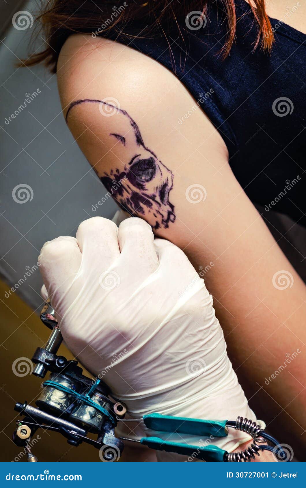 Process of Making Tattoo on a Girl S Shoulder Stock Image - Image of body,  hold: 30727001