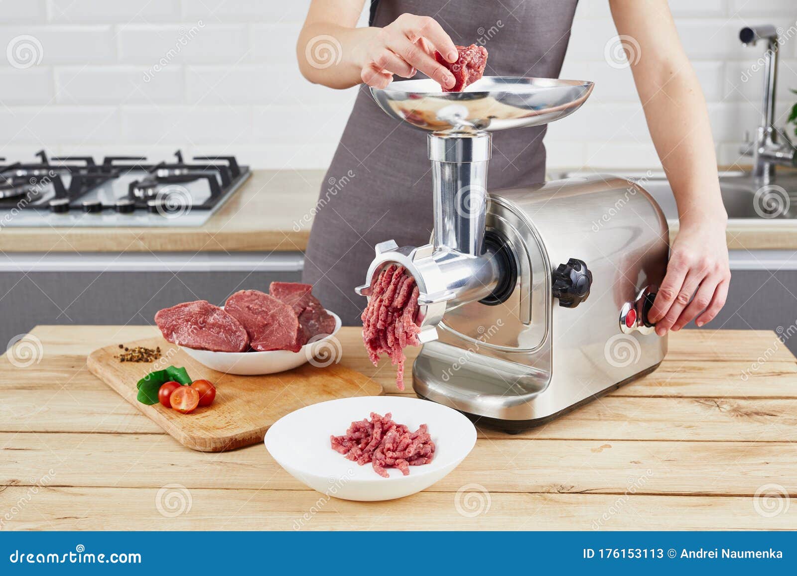 https://thumbs.dreamstime.com/z/process-preparing-forcemeat-means-meat-grinder-female-hands-use-meat-chopper-kitchen-raw-meat-process-176153113.jpg