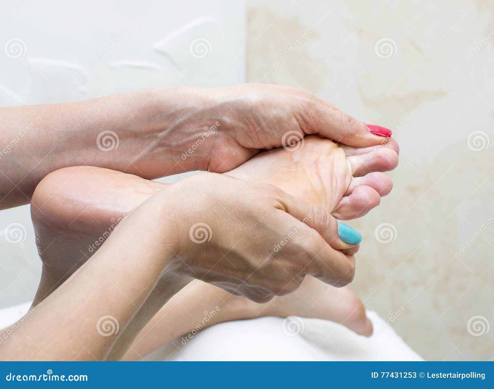 processes foot massage