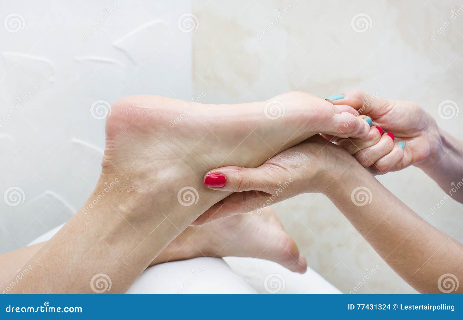 processes foot massage