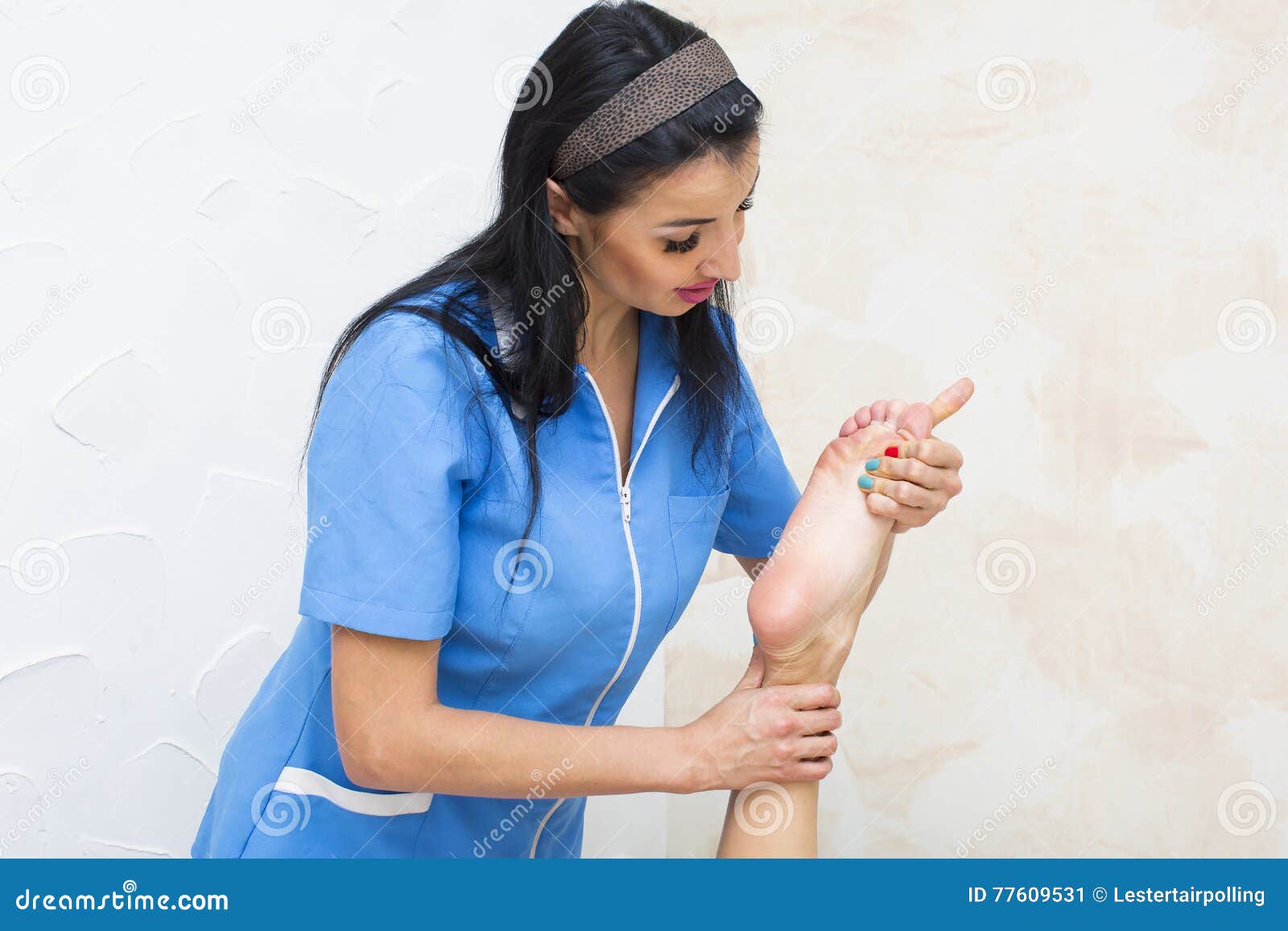 processes foot massage