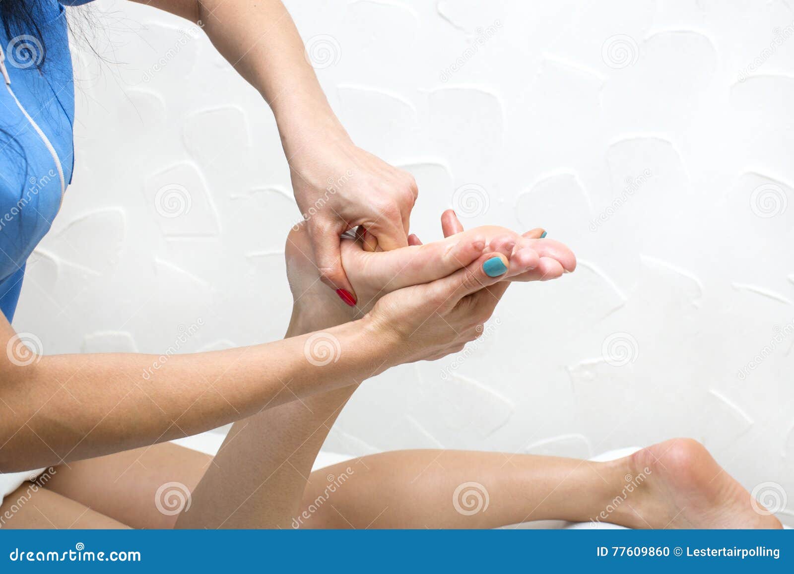 processes foot massage