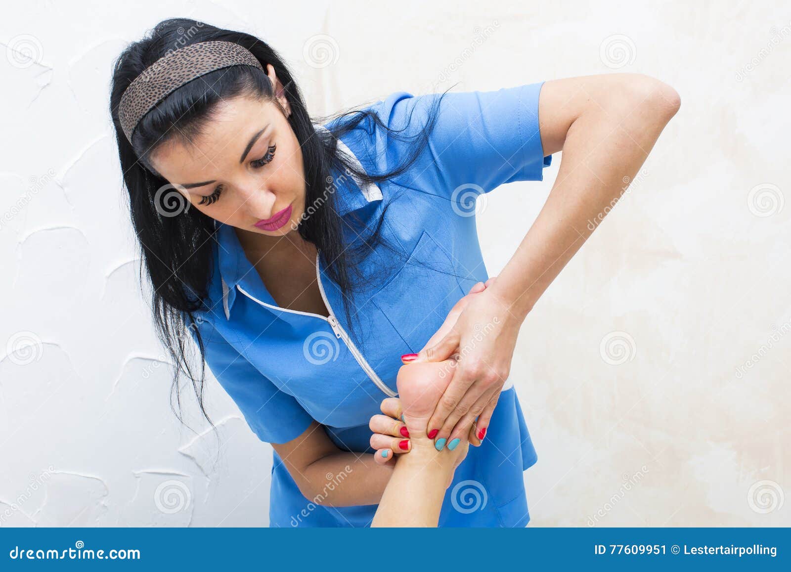 processes foot massage