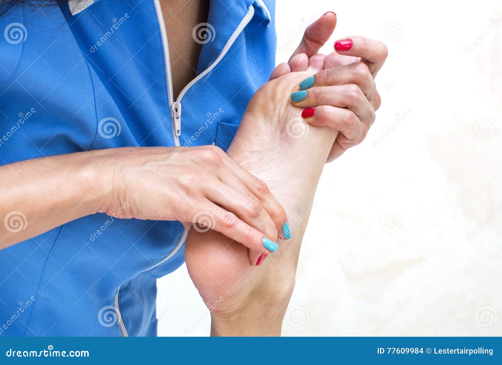 processes foot massage